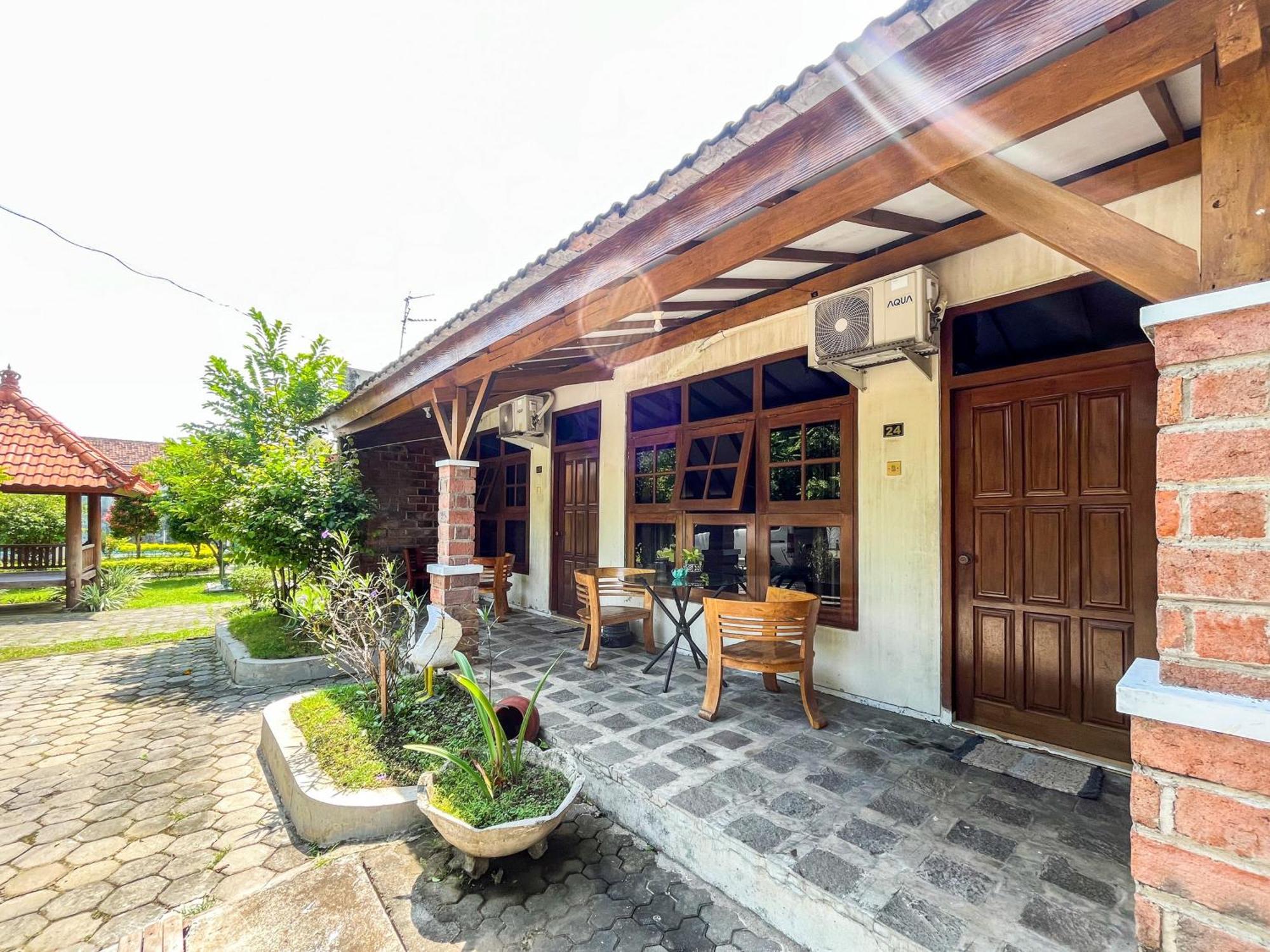 Urbanview Hotel Kumala Banyuwangi By Reddoorz Exterior photo