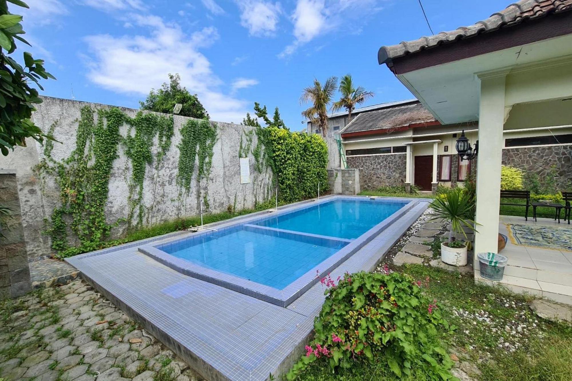 Urbanview Hotel Kumala Banyuwangi By Reddoorz Exterior photo