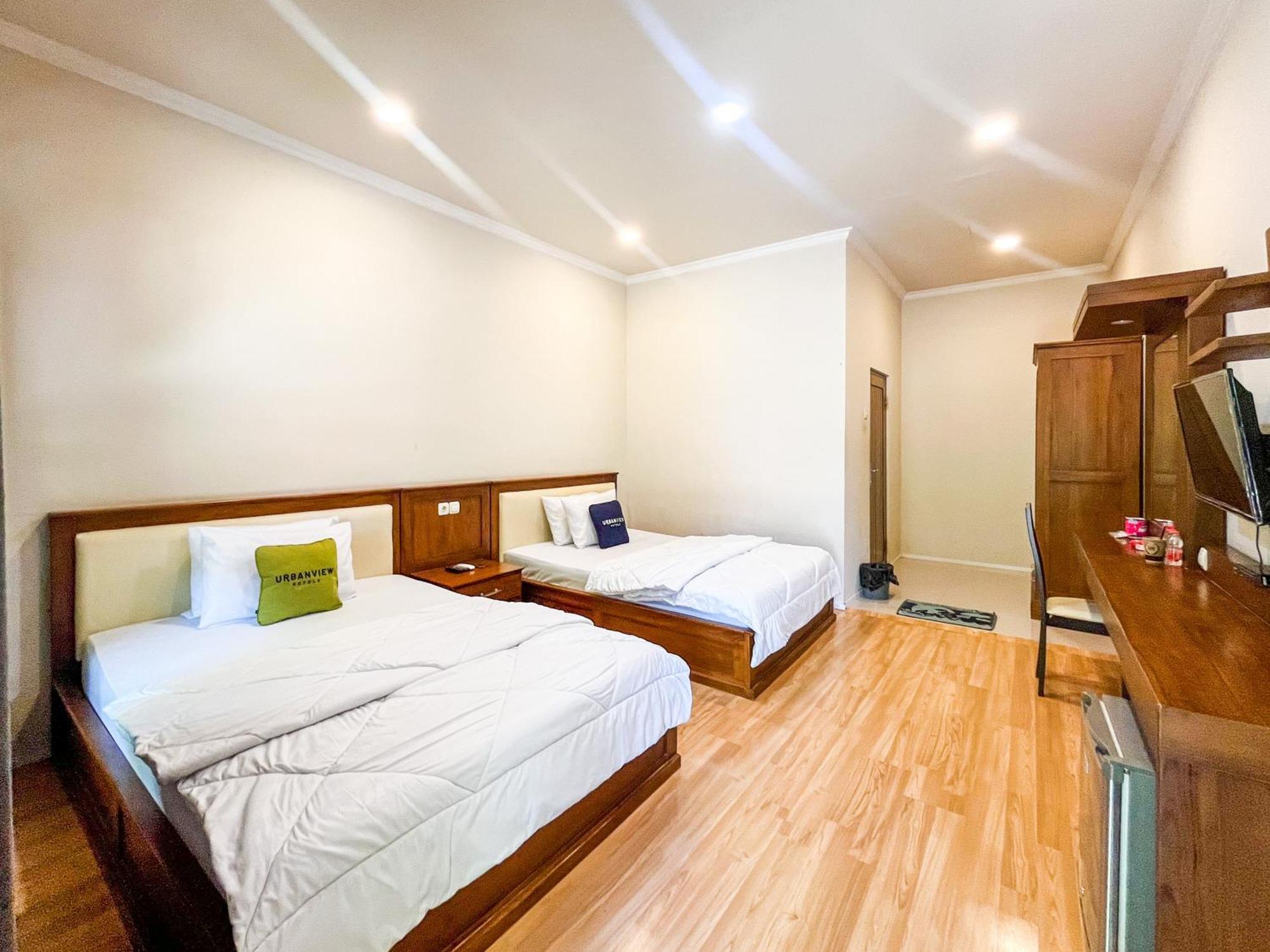 Urbanview Hotel Kumala Banyuwangi By Reddoorz Exterior photo