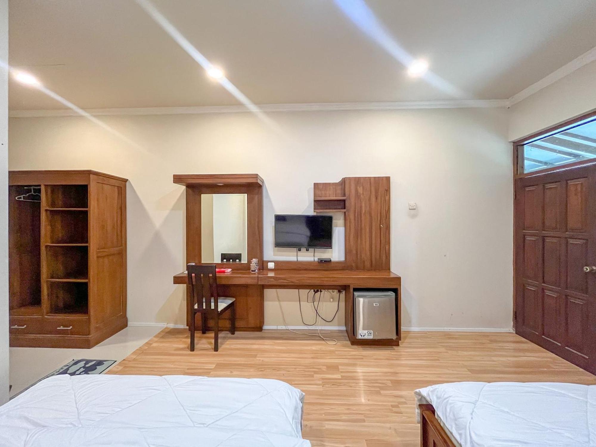 Urbanview Hotel Kumala Banyuwangi By Reddoorz Exterior photo