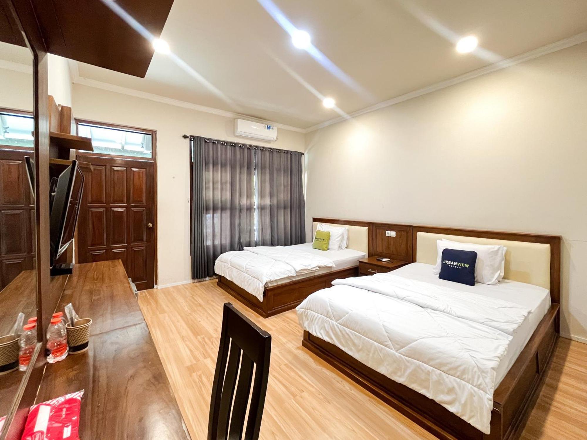 Urbanview Hotel Kumala Banyuwangi By Reddoorz Exterior photo