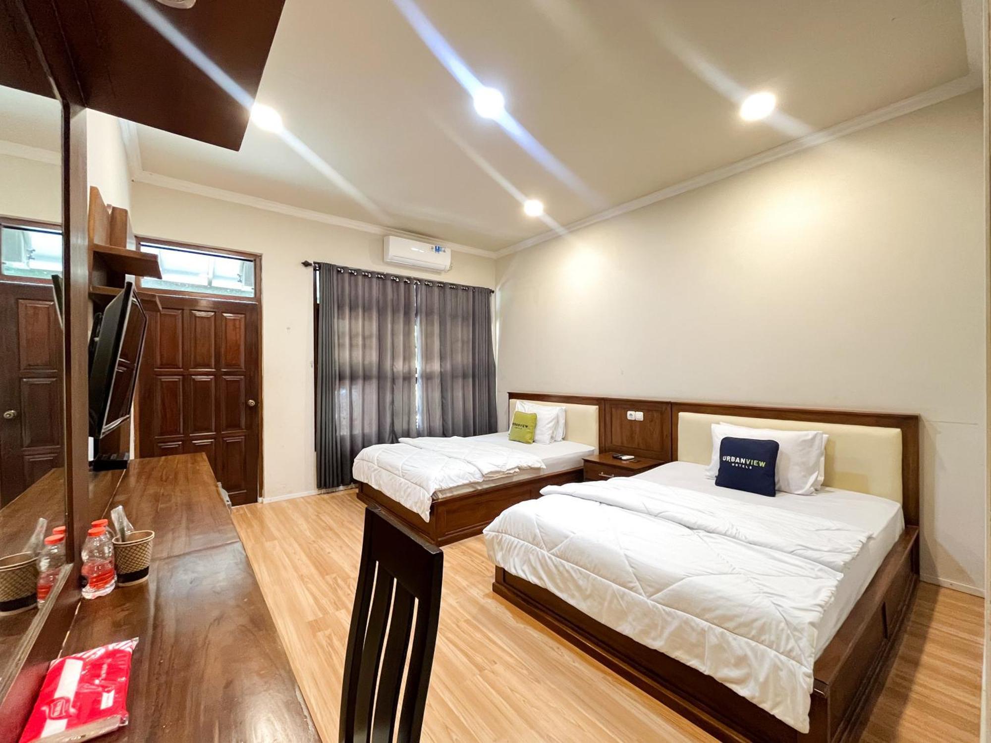 Urbanview Hotel Kumala Banyuwangi By Reddoorz Exterior photo