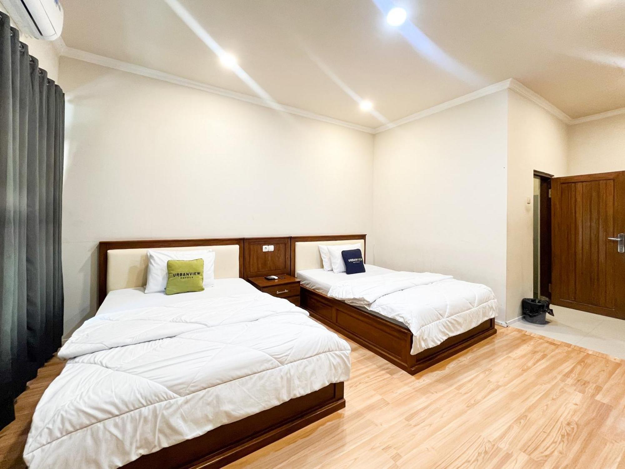 Urbanview Hotel Kumala Banyuwangi By Reddoorz Exterior photo